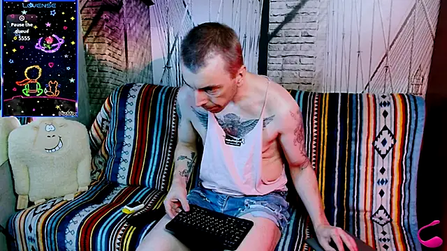 Markus Rivas online show from 11-17-25, 01:09