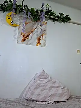 Snapshot of Nika_aa chatting on 05-06-26, 05:17 Nika aa online show from 05-06-26, 05:17