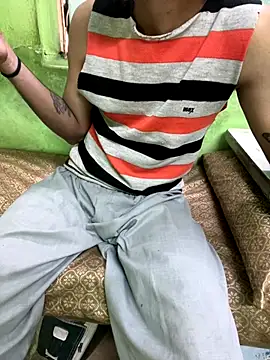 Snapshot of foxythebold chatting on 10-24-25, 06:12 foxythebold online show from 10-24-25, 06:12