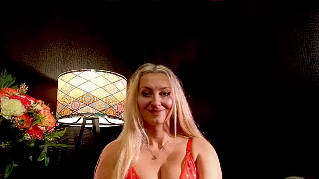 Snapshot of LeticiaReys chatting on 10-20-25, 06:30 LeticiaReys online show from 10-20-25, 06:30