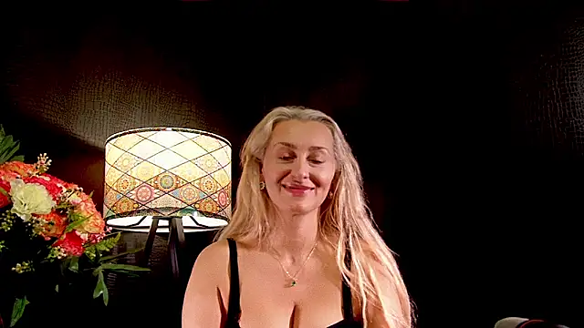 Snapshot of LeticiaReys chatting on 10-21-25, 08:30 LeticiaReys online show from 10-21-25, 08:30