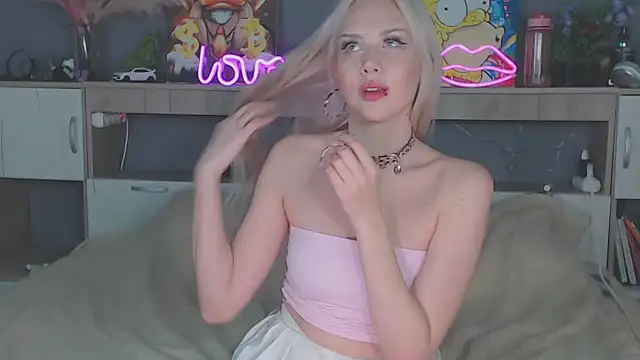 Snapshot of Lily_Shell chatting on 01-17-26, 04:10 Lily Shell online show from 01-17-26, 04:10