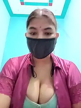 Snapshot of Hot_radhaji chatting on 06-21-26, 01:44 Hot radhaji online show from 06-21-26, 01:44