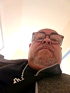 Snapshot of B1GLO chatting on 02-17-26, 11:57 B1GLO online show from 02-17-26, 11:57