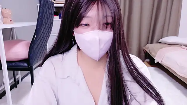 Snapshot of YuKa-zaurusu chatting on 11-12-25, 09:35 YuKa-zaurusu online show from 11-12-25, 09:35