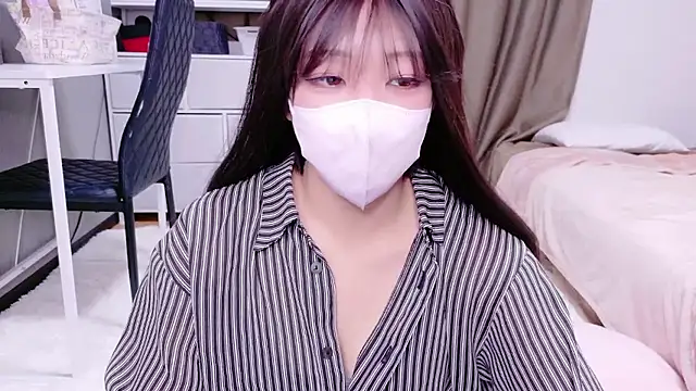 Snapshot of YuKa-zaurusu chatting on 11-17-25, 06:06 YuKa-zaurusu online show from 11-17-25, 06:06