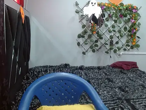 Snapshot of Melani_ebony chatting on 10-23-25, 12:37 Melani ebony online show from 10-23-25, 12:37