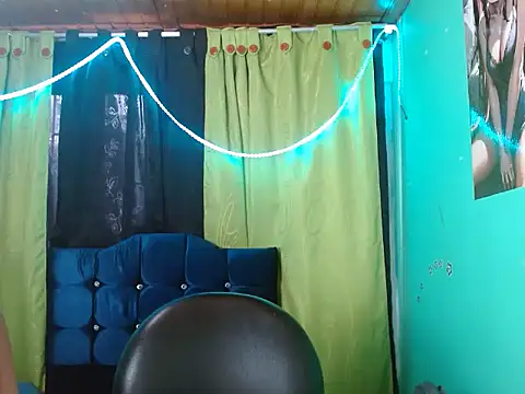 Snapshot of Melani_ebony chatting on 02-18-26, 01:29 Melani ebony online show from 02-18-26, 01:29