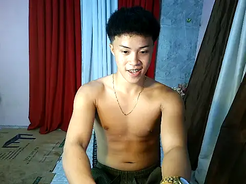 Snapshot of ur_naughtyboy_patrick chatting on 10-21-25, 09:09 ur naughtyboy patrick online show from 10-21-25, 09:09