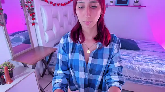 Laaura-Velez online show from 11-28-25, 01:22