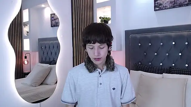 Emo Boy  online show from 04-11-26, 08:12