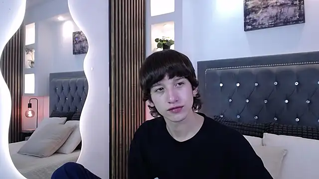 Emo Boy  online show from 04-01-26, 08:17