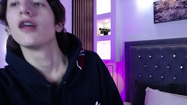 Emo Boy  online show from 04-05-26, 08:37