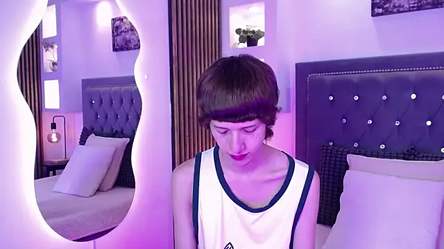 Emo Boy  online show from 04-27-26, 08:40