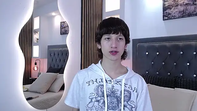 Emo Boy  online show from 03-28-26, 08:32