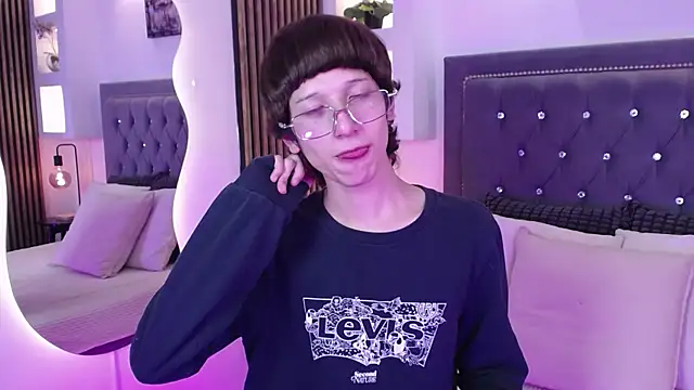 Emo Boy  online show from 04-30-26, 08:57