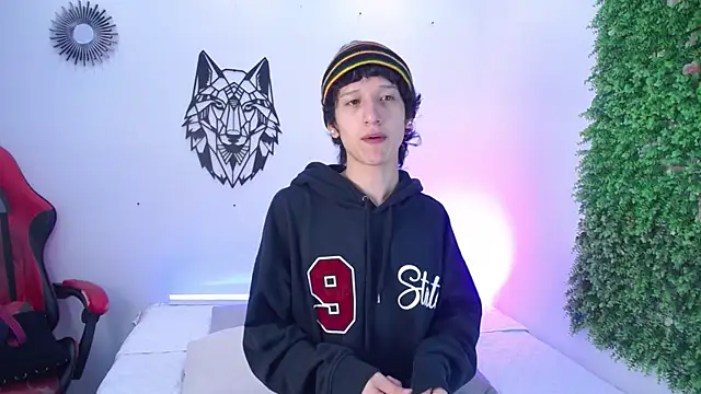 Emo Boy  online show from 12-04-25, 12:26