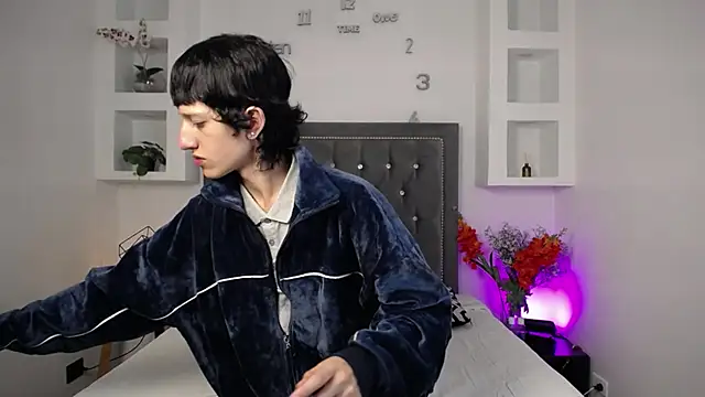 Emo Boy  online show from 12-05-25, 03:49