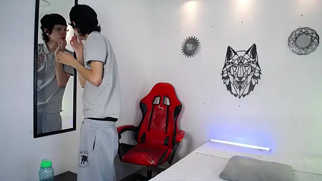 Emo Boy  online show from 12-14-25, 12:33