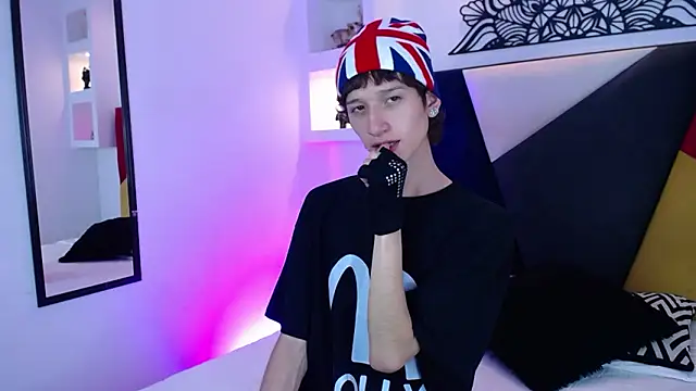 Snapshot of Emo_Boy_ chatting on 02-05-26, 08:26 Emo Boy online show from 02-05-26, 08:26