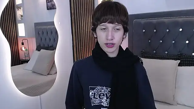Emo Boy  online show from 05-12-26, 08:37