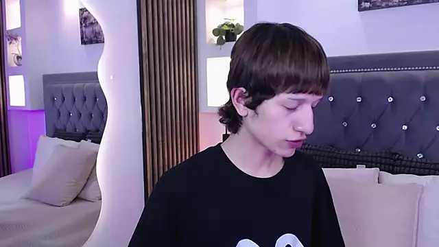 Emo Boy  online show from 05-17-26, 09:59