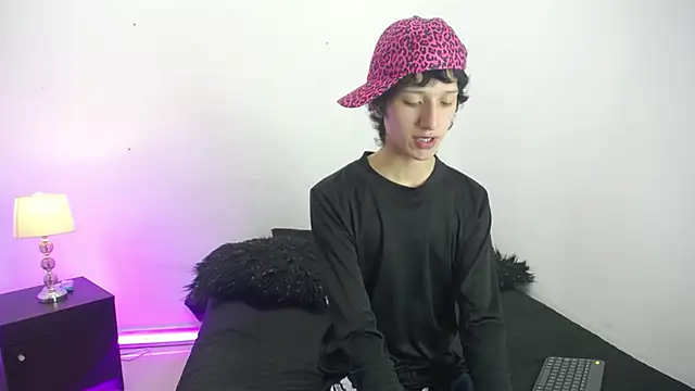 Emo Boy  online show from 11-10-25, 03:55