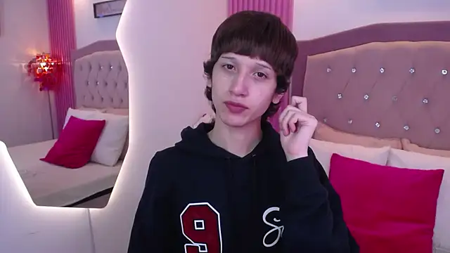 Emo Boy  online show from 05-14-26, 03:31