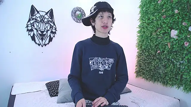 Emo Boy  online show from 11-20-25, 12:50