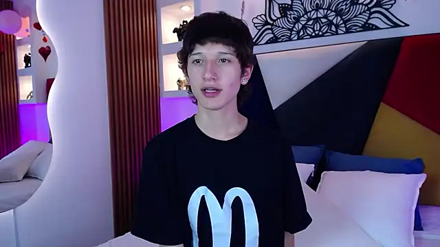 Snapshot of Emo_Boy_ chatting on 02-17-26, 08:06 Emo Boy online show from 02-17-26, 08:06