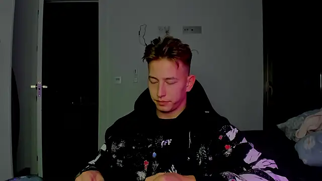 Snapshot of find0m_master chatting on 02-04-26, 08:15 find0m master online show from 02-04-26, 08:15