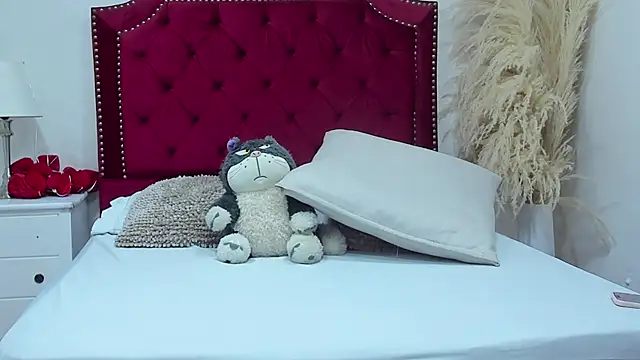 Sara Collinss  online show from 02-11-26, 11:32