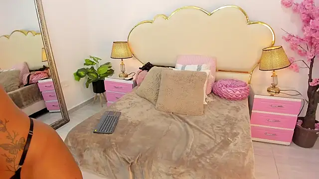  NinaFox  online show from 07-14-26, 08:48
