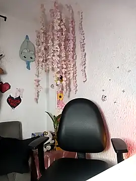 Emilycollei online show from 05-07-26, 05:11