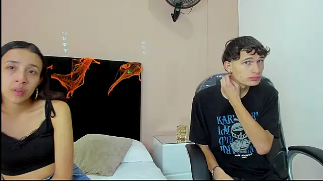 Snapshot of Taylor_and_exidt chatting on 10-21-25, 12:59 Taylor and exidt online show from 10-21-25, 12:59