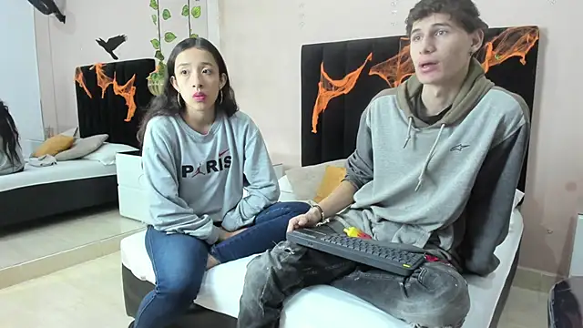 Snapshot of Taylor_and_exidt chatting on 10-28-25, 01:10 Taylor and exidt online show from 10-28-25, 01:10