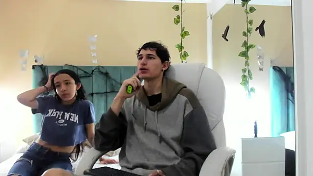 Snapshot of Taylor_and_exidt chatting on 10-16-25, 12:35 Taylor and exidt online show from 10-16-25, 12:35