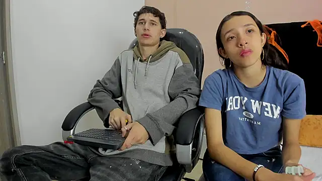 Snapshot of Taylor_and_exidt chatting on 10-27-25, 01:56 Taylor and exidt online show from 10-27-25, 01:56