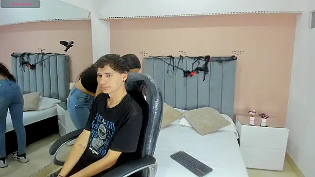 Snapshot of Taylor_and_exidt chatting on 10-31-25, 01:08 Taylor and exidt online show from 10-31-25, 01:08