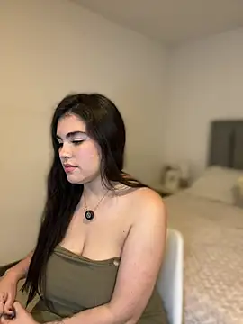 Isabella LaRue online show from 04-10-26, 03:02