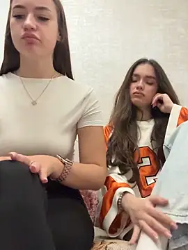 MayaGlow online show from 10-25-25, 05:39