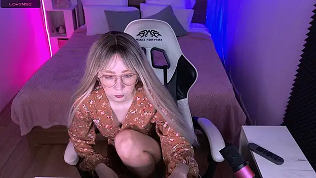 sofiisun online show from 10-10-25, 04:13