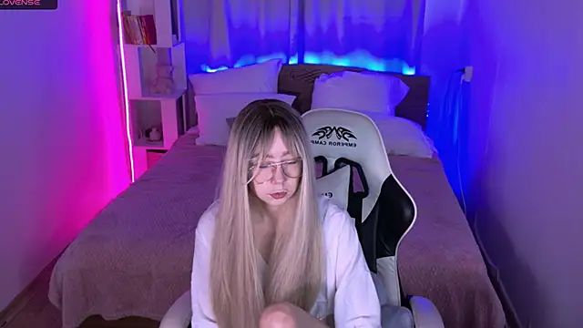 sofiisun online show from 10-19-25, 02:14