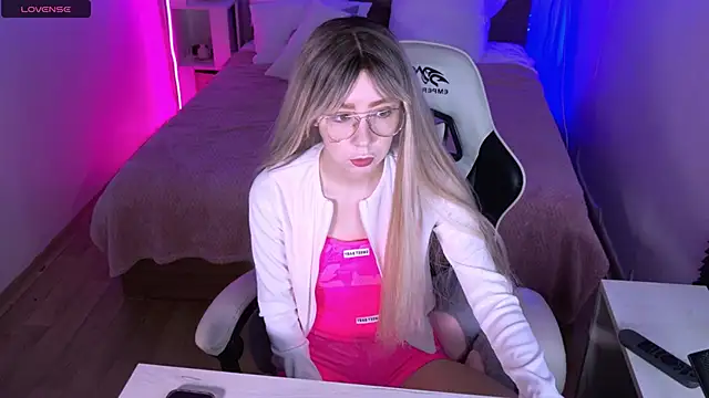 sofiisun online show from 10-18-25, 04:14