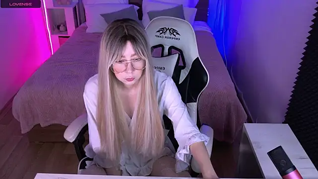 sofiisun online show from 10-17-25, 04:16