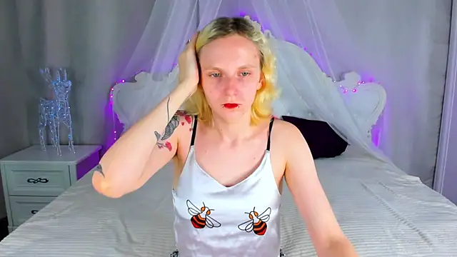 LikiLips online show from 05-27-26, 01:04