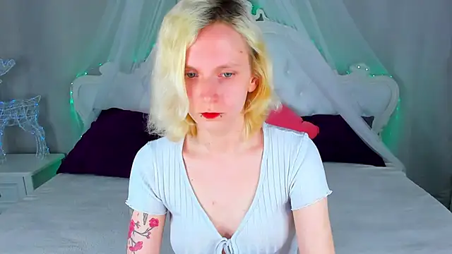 LikiLips online show from 04-29-26, 01:10