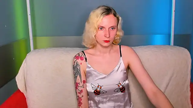 LikiLips online show from 05-31-26, 01:00