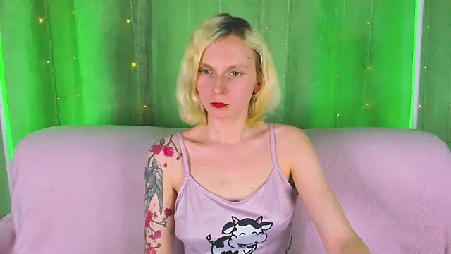LikiLips online show from 04-18-26, 08:27