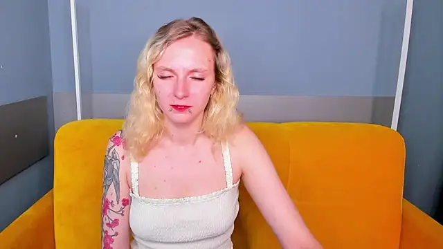 LikiLips online show from 10-24-25, 01:15